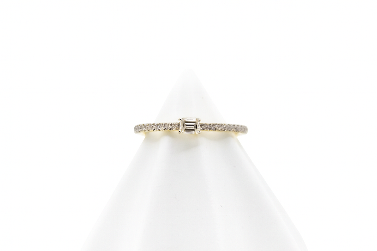 Etincelle de ring, Emerald-cut diamond, Paved, Gold (US Size 7)