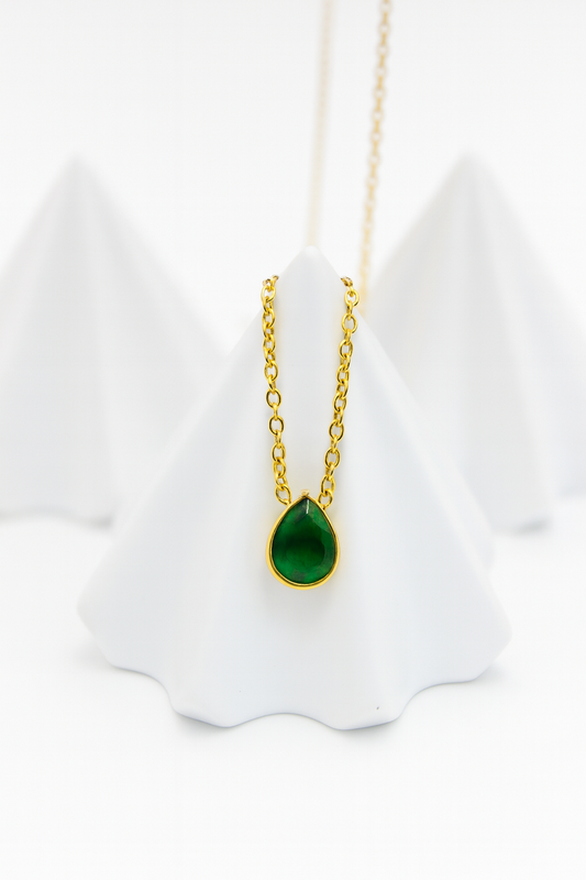 Elegant Teardrop Green Gemstone Pendant Necklace in Gold