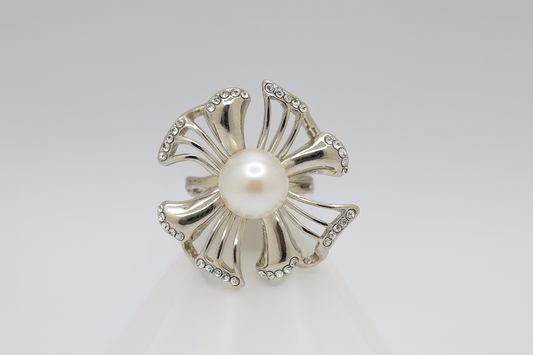 Statement Pearl Flower Ring – Elegant Cocktail Jewelry for Women