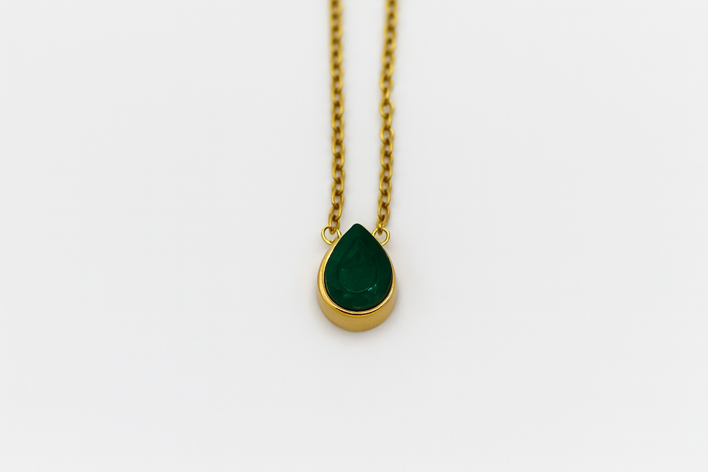 Elegant Teardrop Green Gemstone Pendant Necklace in Gold